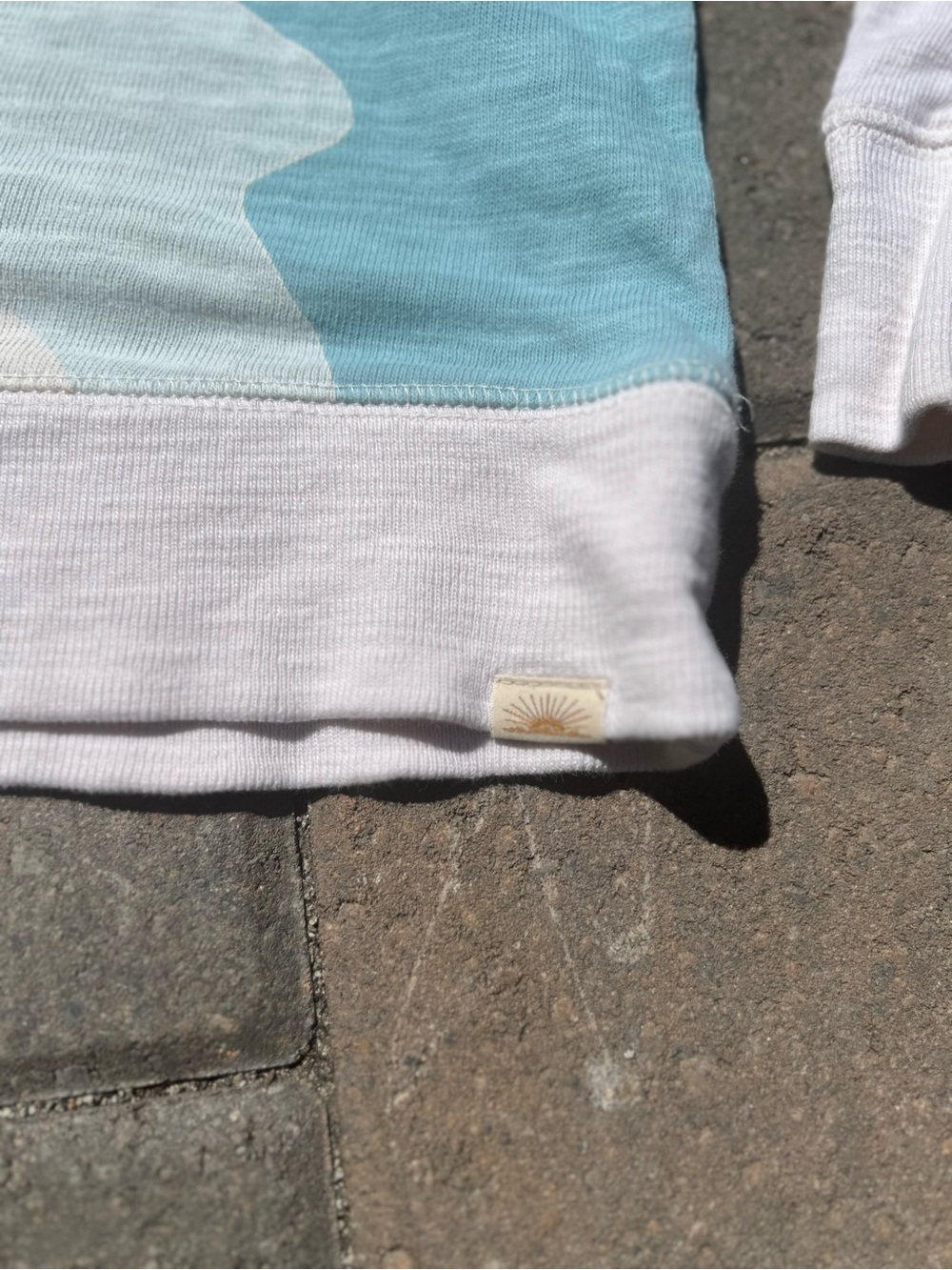 The Faherty Sunwashed Slub Crew in the Sun Spritz Soleil Medium - Picture 3 of 12